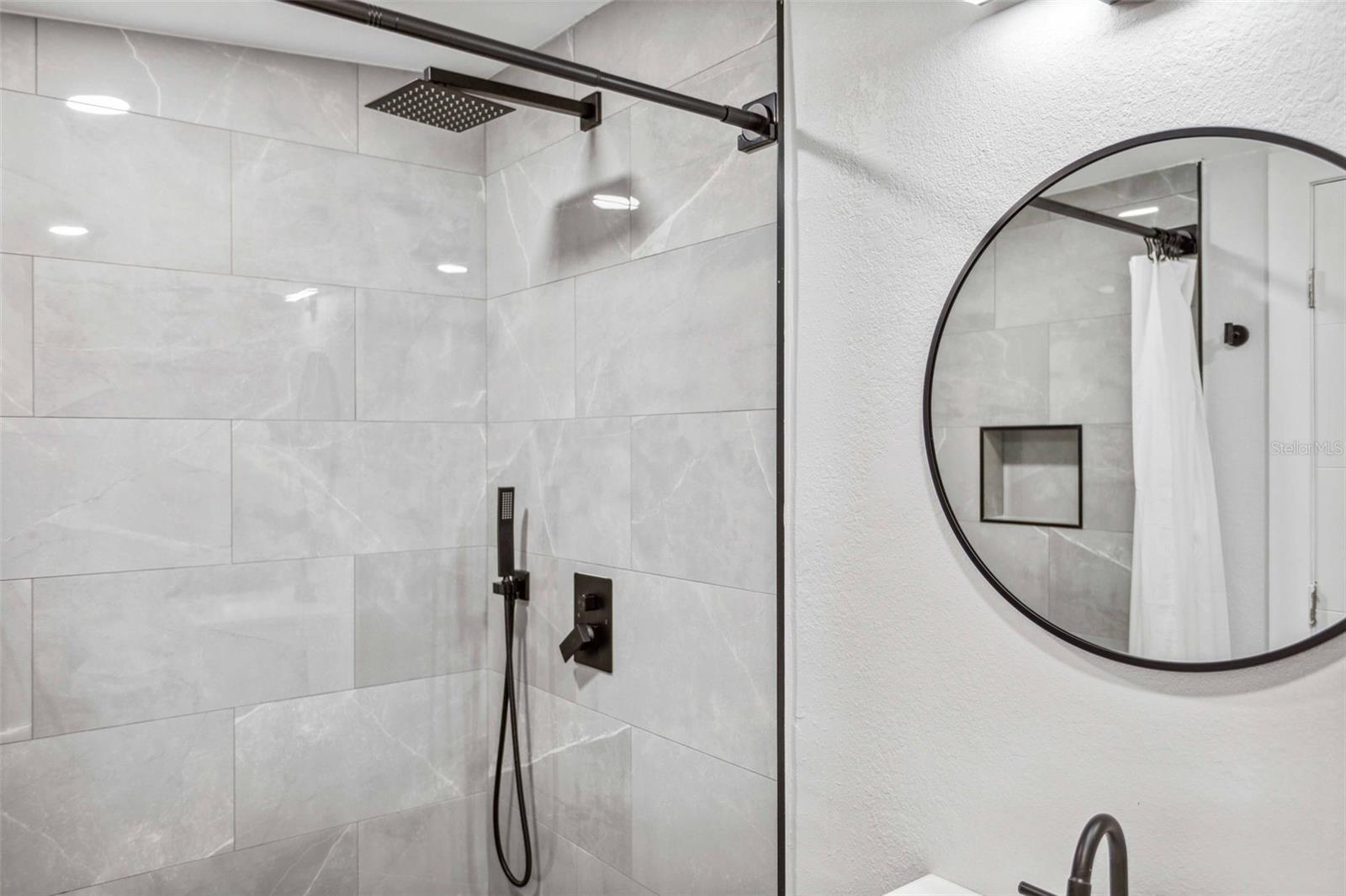 SOUTH SHADOW LAWN - Residential