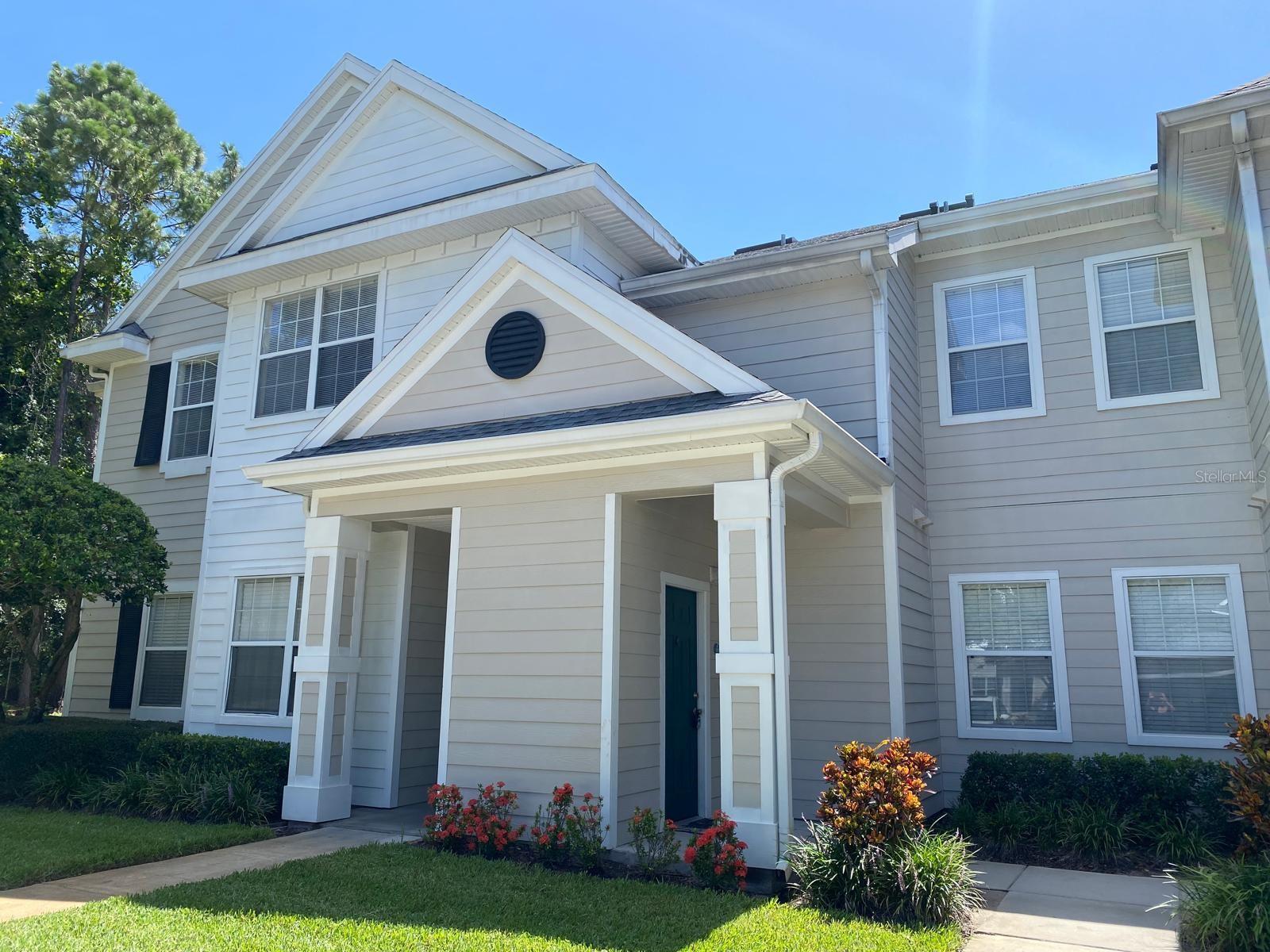 Welcome to Southern Pines, a gated resort-style community in the heart of Winter Garden! This 3-bedroom, 2-bathroom condo features an open floor plan, spacious living/dining area.
Residents will enjoy resort-style amenities including a swimming pool, fitness center, tennis courts, racquetball, indoor basketball court, playground, and more! Conveniently located just minutes from SR-429, turnpike, shopping centers, dining, and historic Downtown Winter Garden.
Don’t miss the opportunity to live in one of the most desirable communities in Winter Garden!