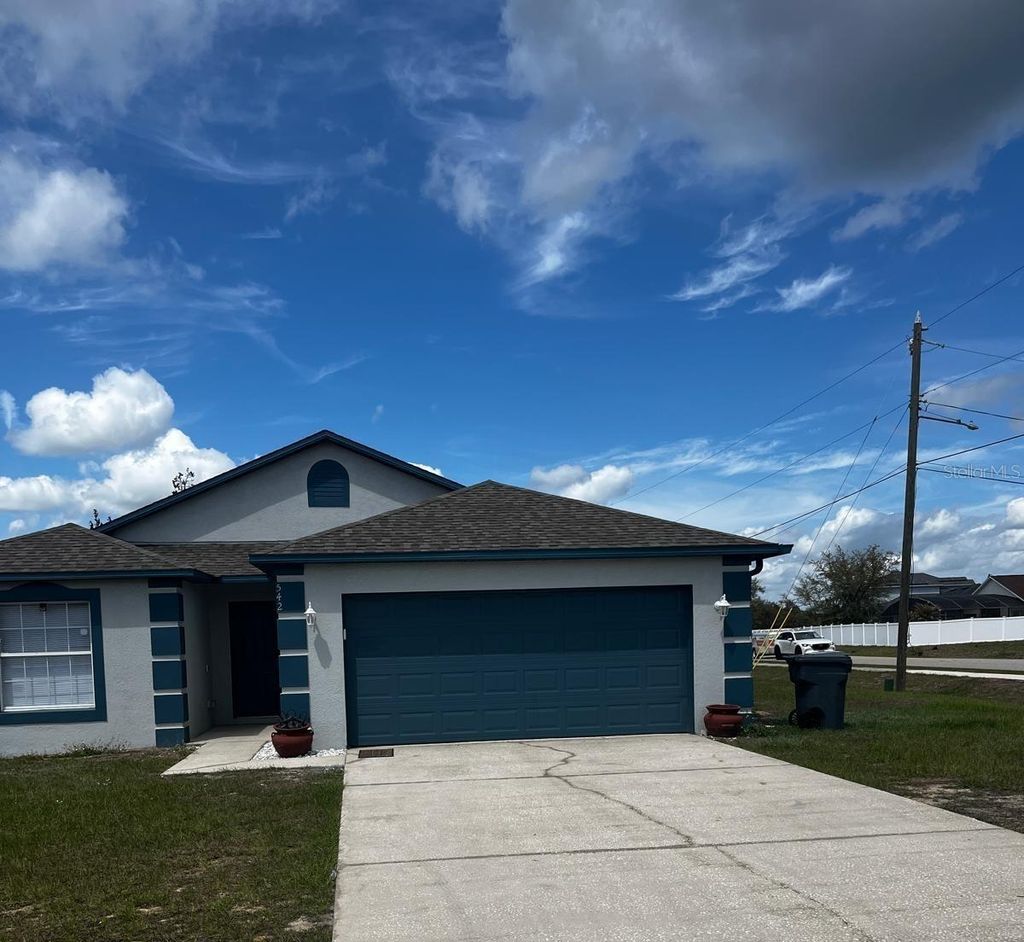 Photo of 542 Lakeview Court, Kissimmee, FL 34759 (MLS # S5147032)