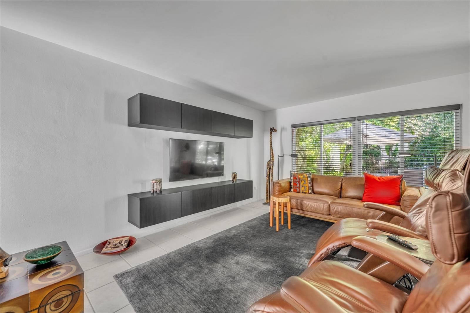 831/833 HUNTINGTON COURT