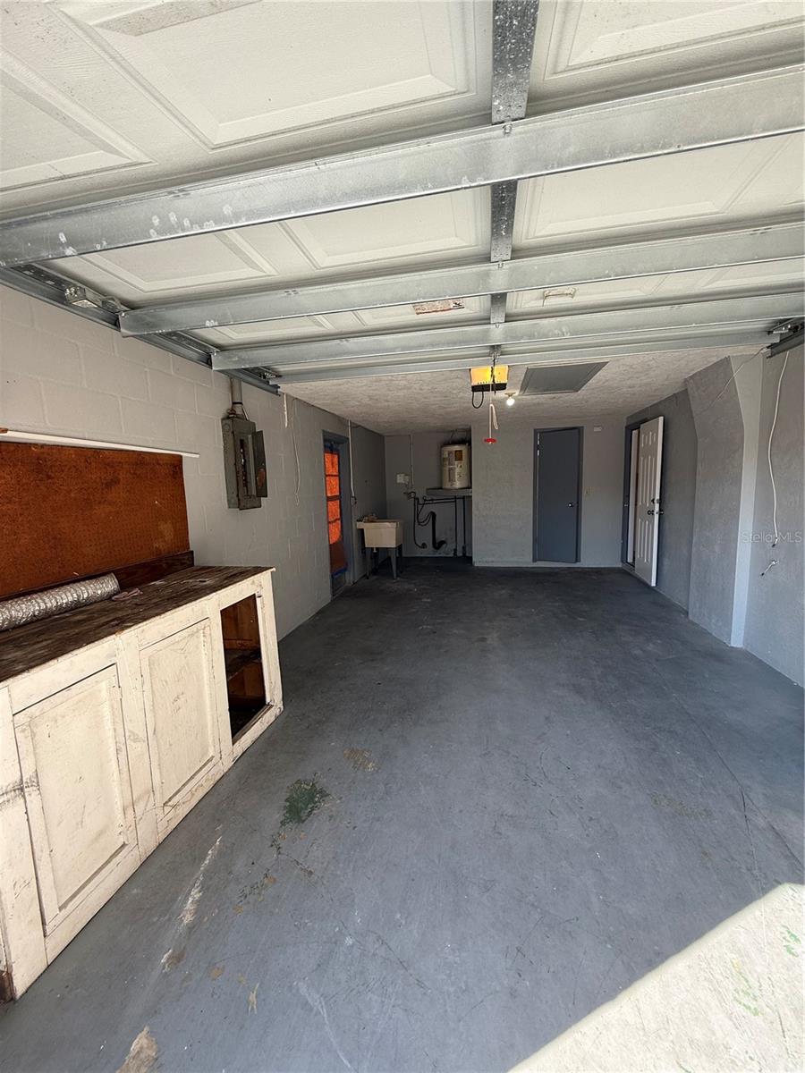 COLONIAL HILLS - Residential Lease