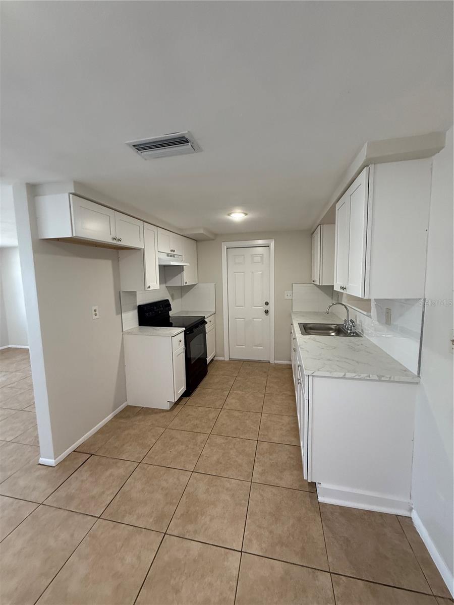 COLONIAL HILLS - Residential Lease