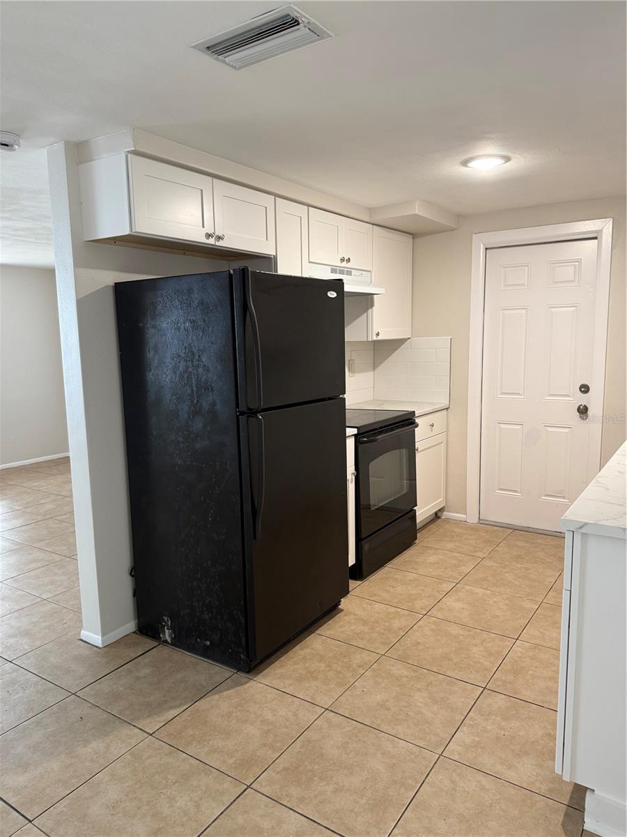 COLONIAL HILLS - Residential Lease