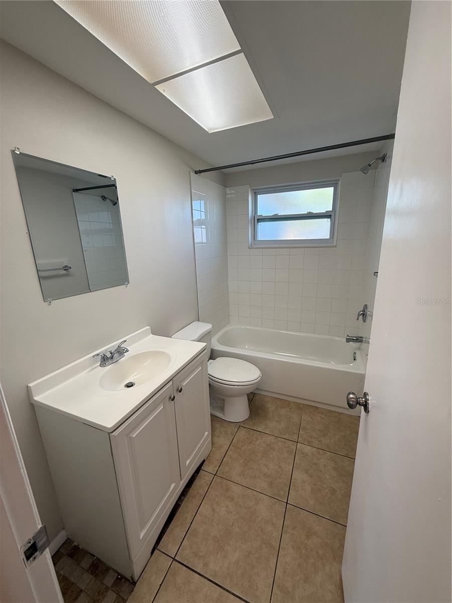 COLONIAL HILLS - Residential Lease