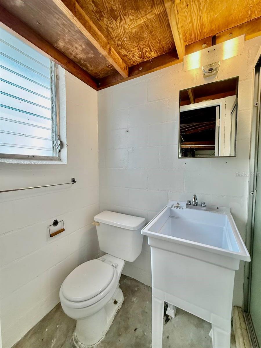 BAY PINES ESTATES - Residential Lease