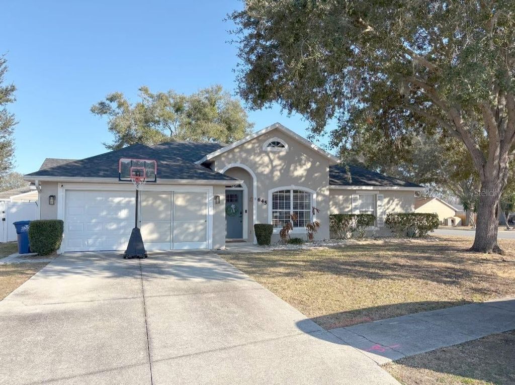 Photo of 645 Woodview Drive, Tavares, FL 32778 (MLS # G5107906)
