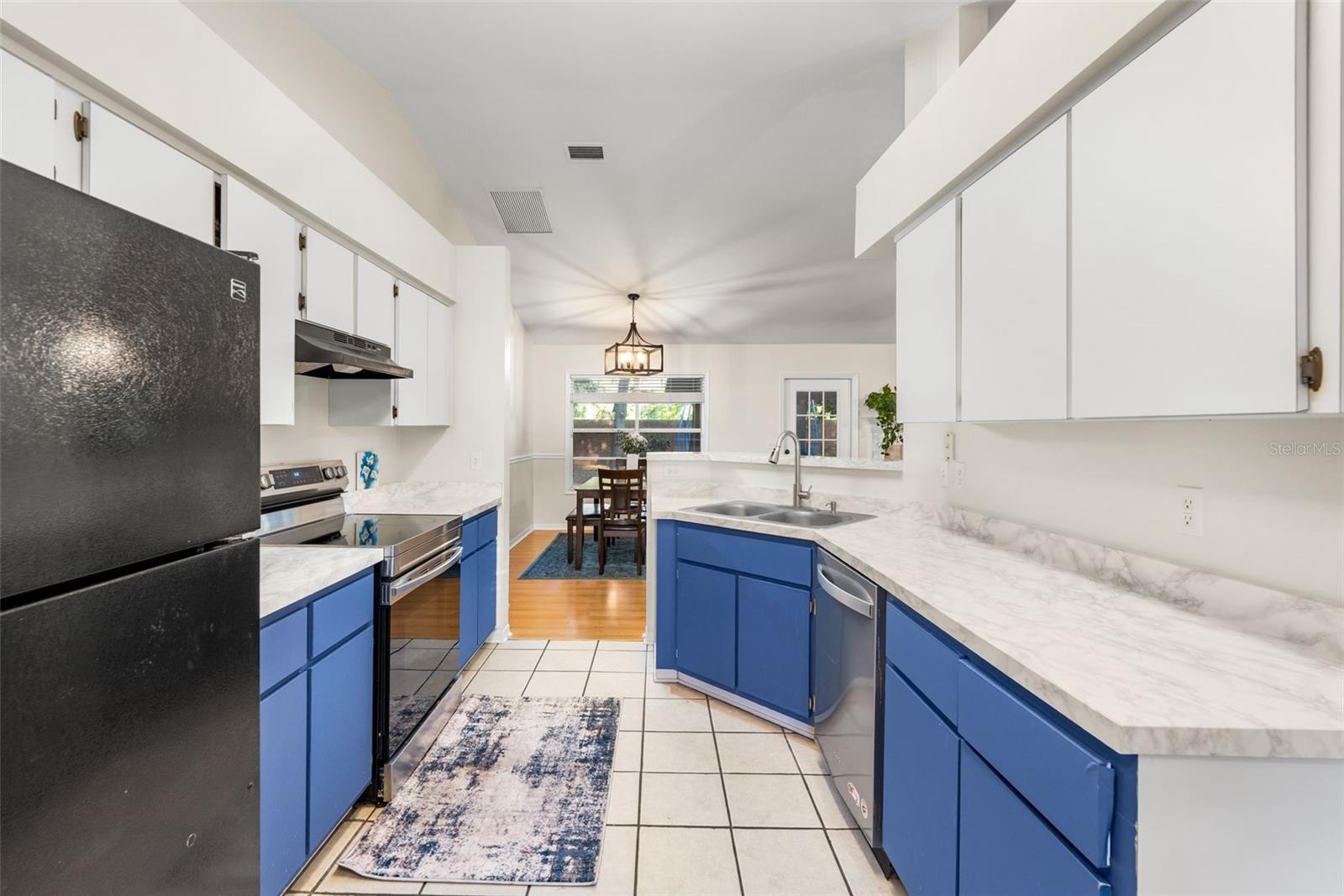 MILLHOPPER STATION VICTORIA SQUARE - Residential