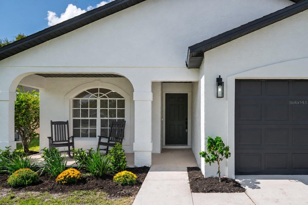 Photo of 2810 Palm Isle Way, Orlando, FL 32829 (MLS # O6453217)