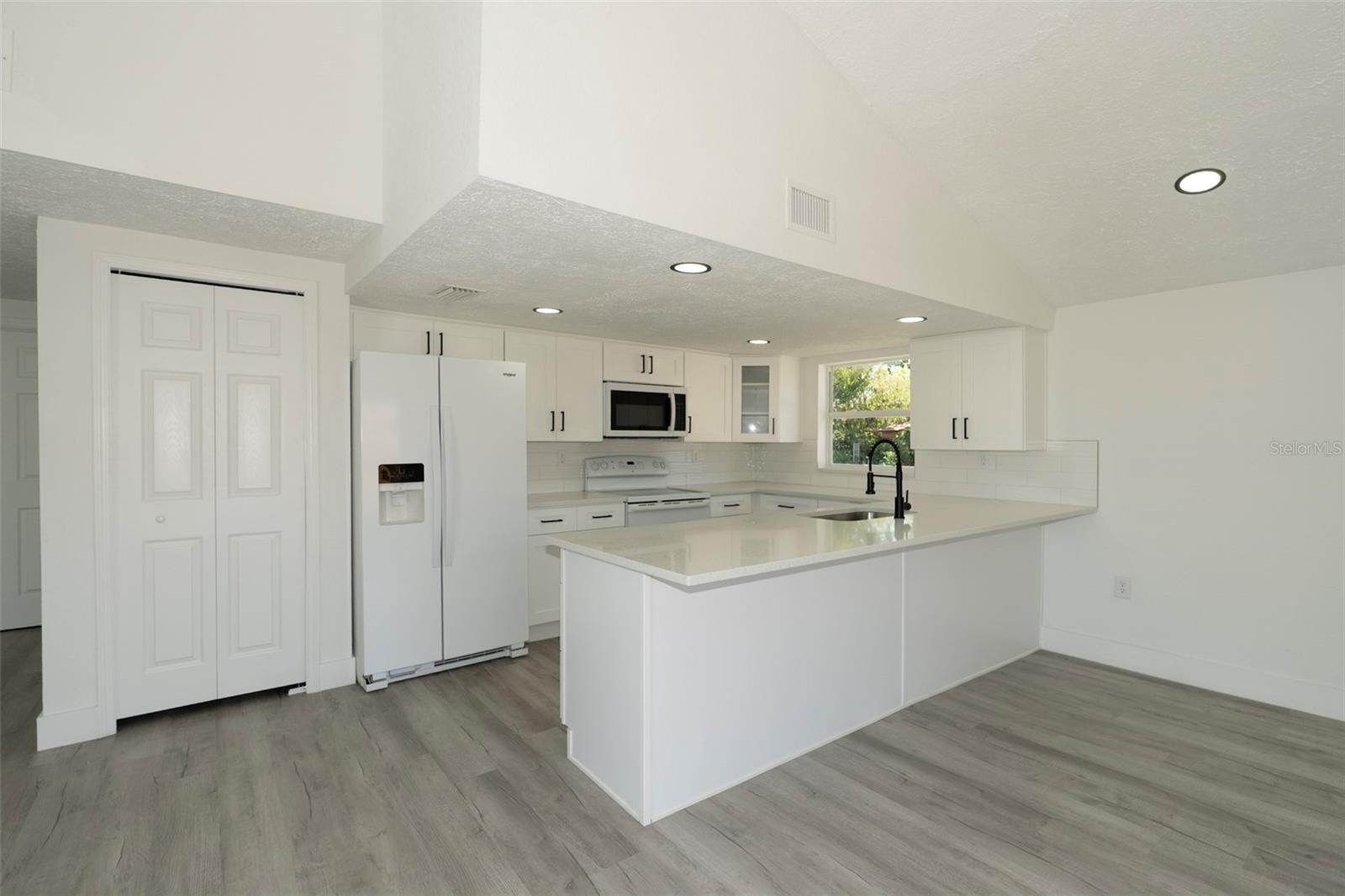EMBASSY HILLS - Residential