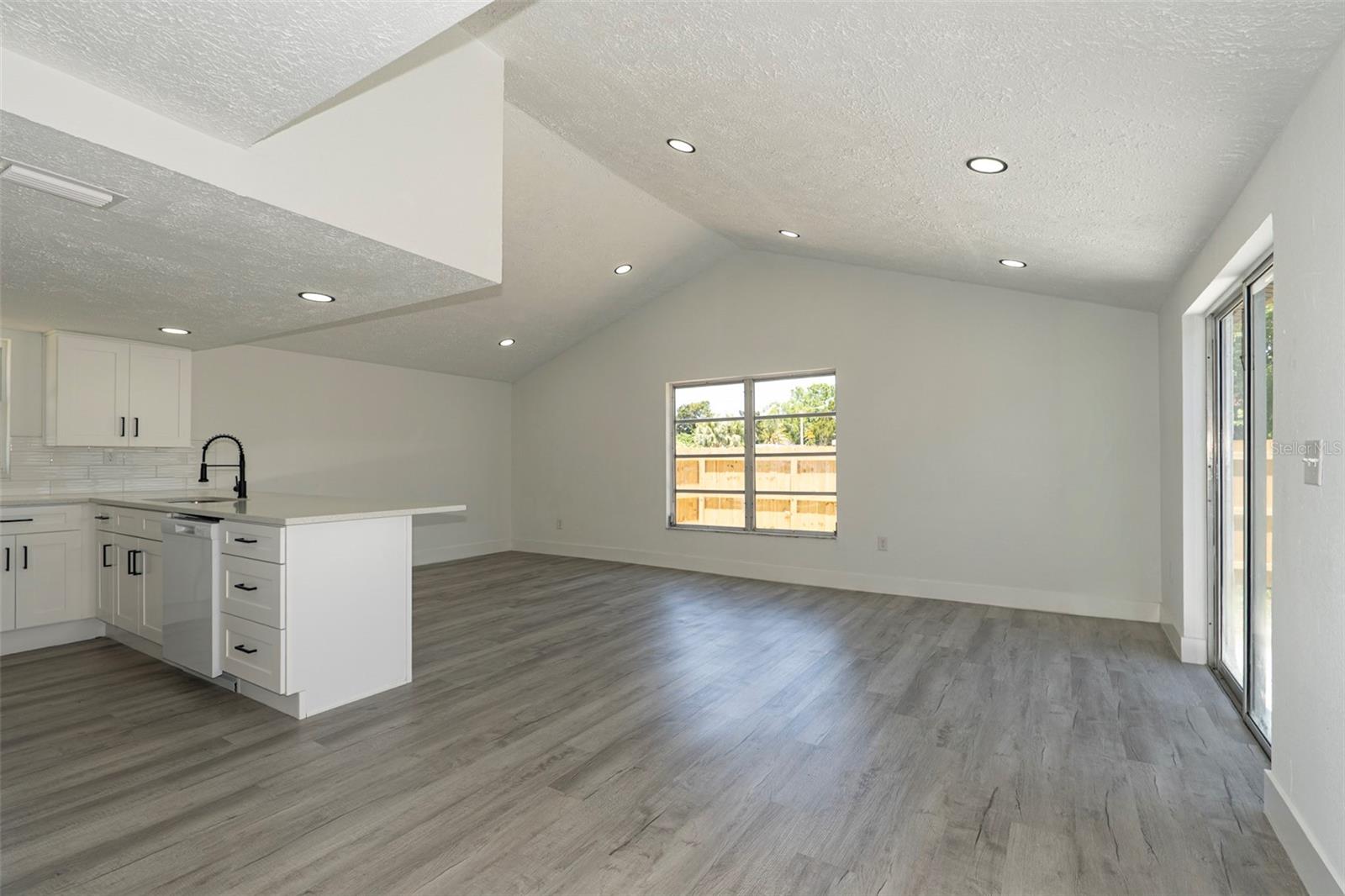 EMBASSY HILLS - Residential
