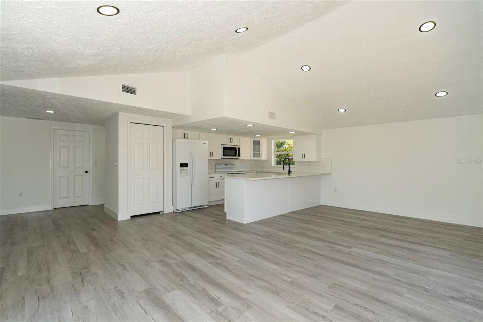 EMBASSY HILLS - Residential