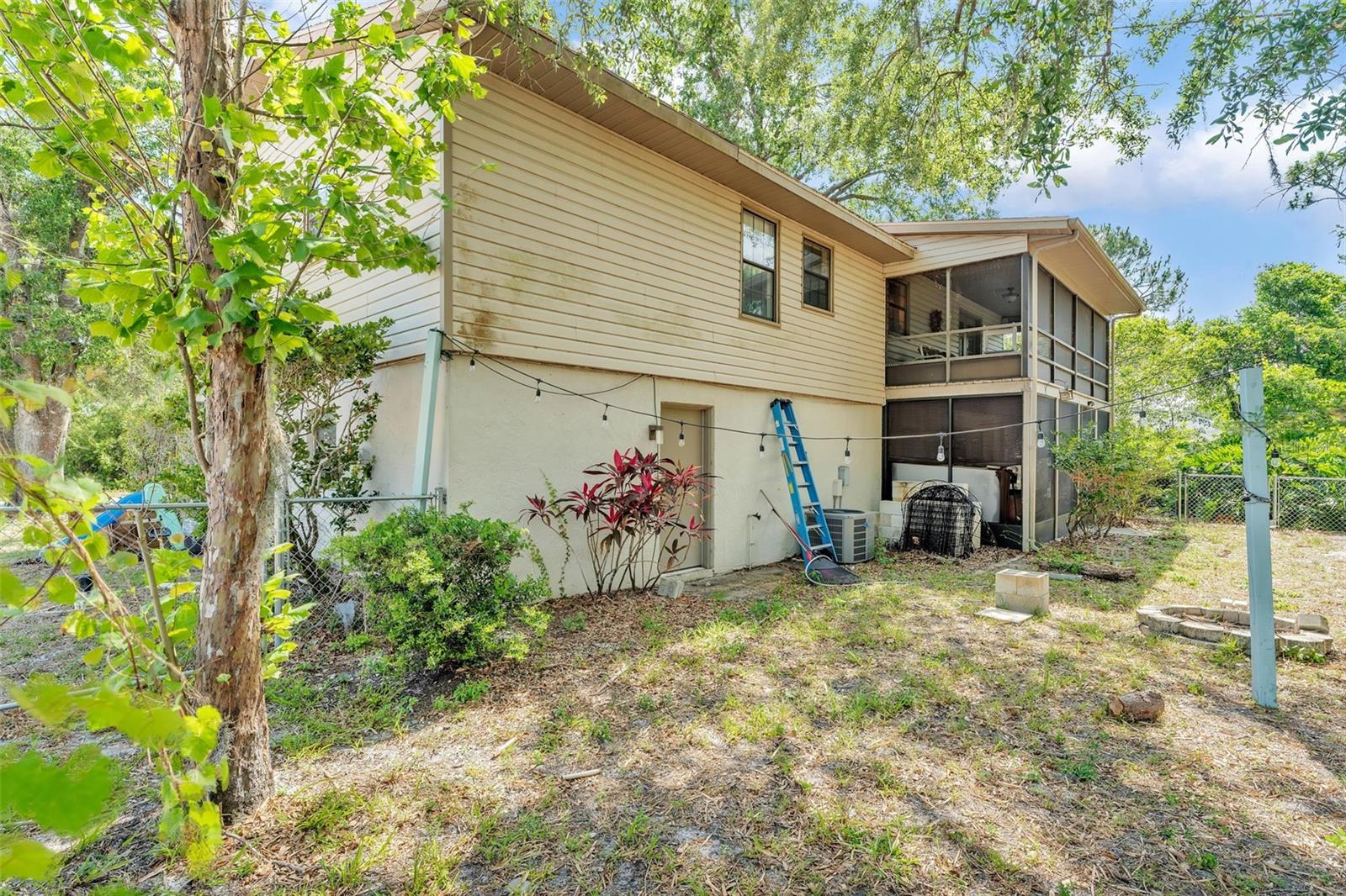 LAKE HAVEN EST - Residential