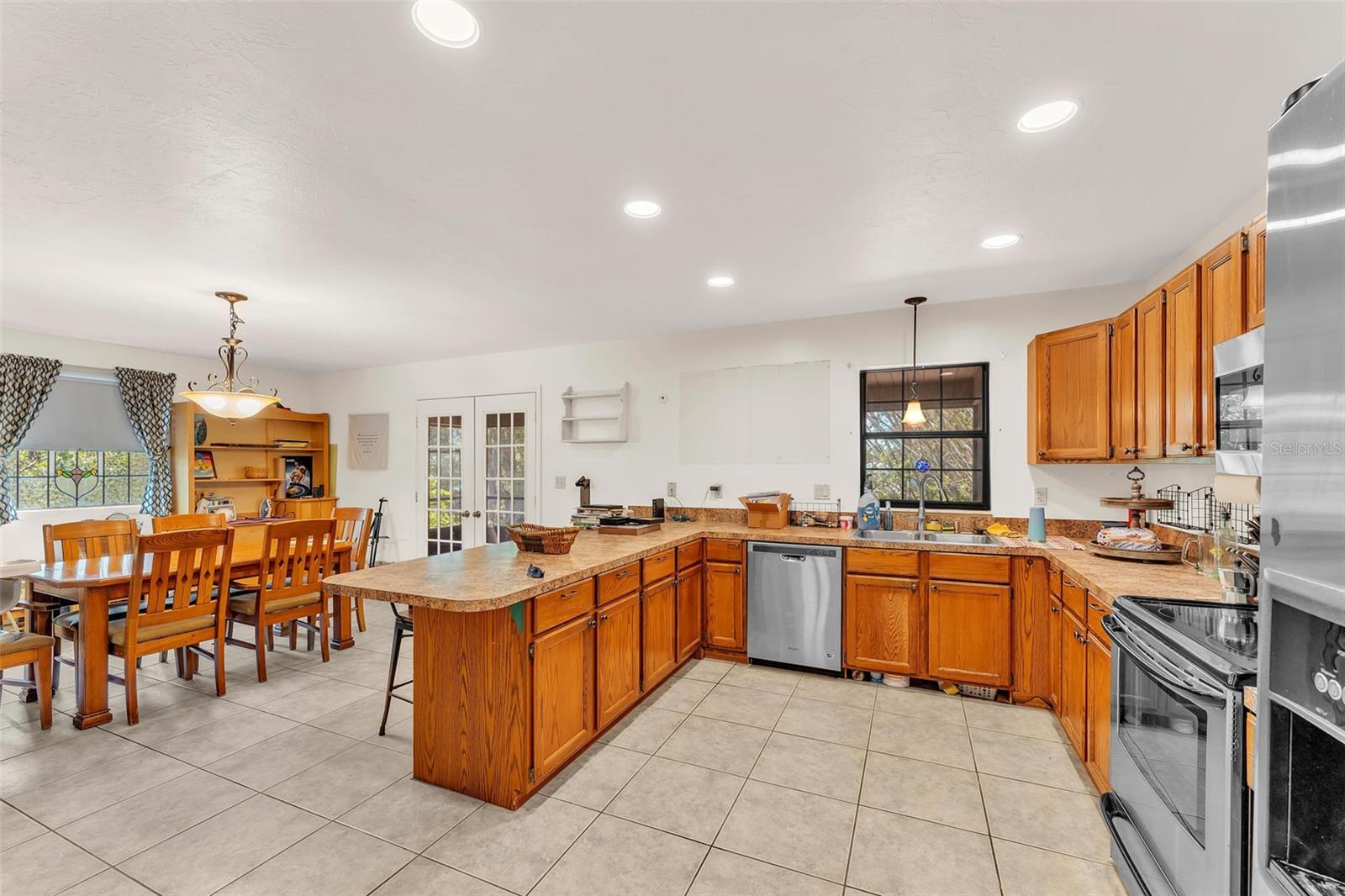 LAKE HAVEN EST - Residential