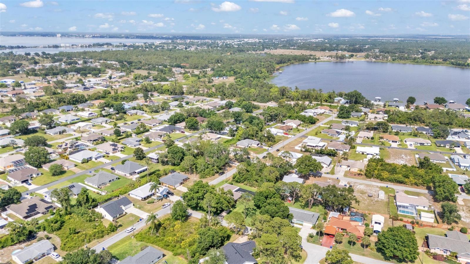 LAKE HAVEN EST - Residential