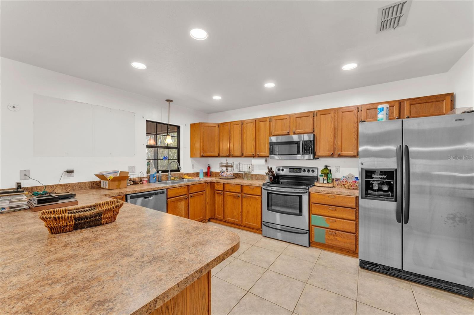 LAKE HAVEN EST - Residential