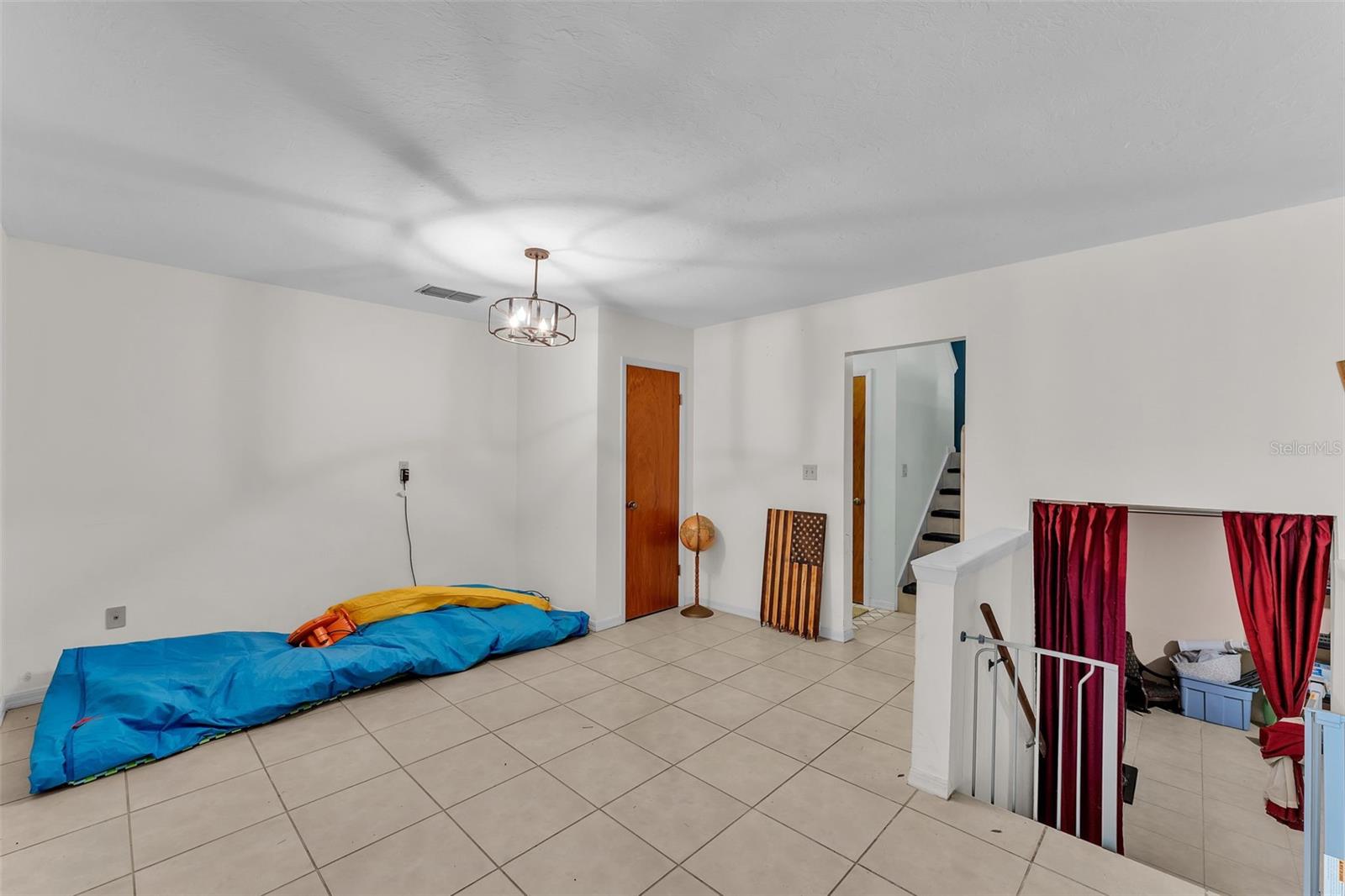 LAKE HAVEN EST - Residential