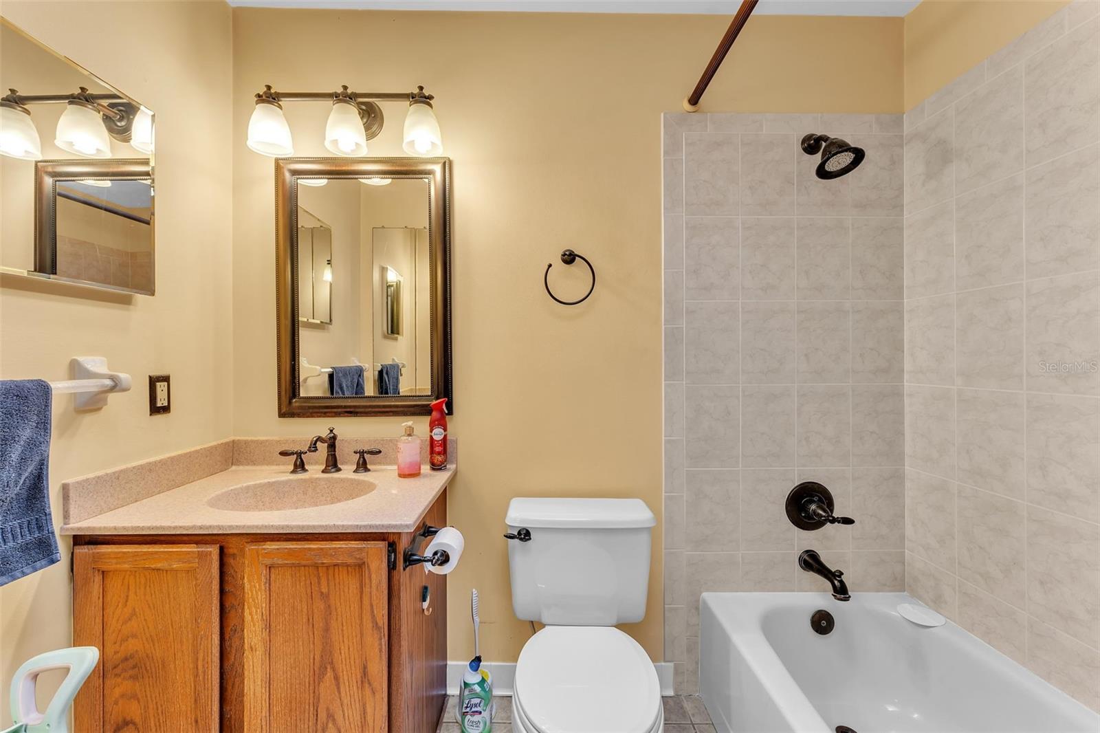 LAKE HAVEN EST - Residential