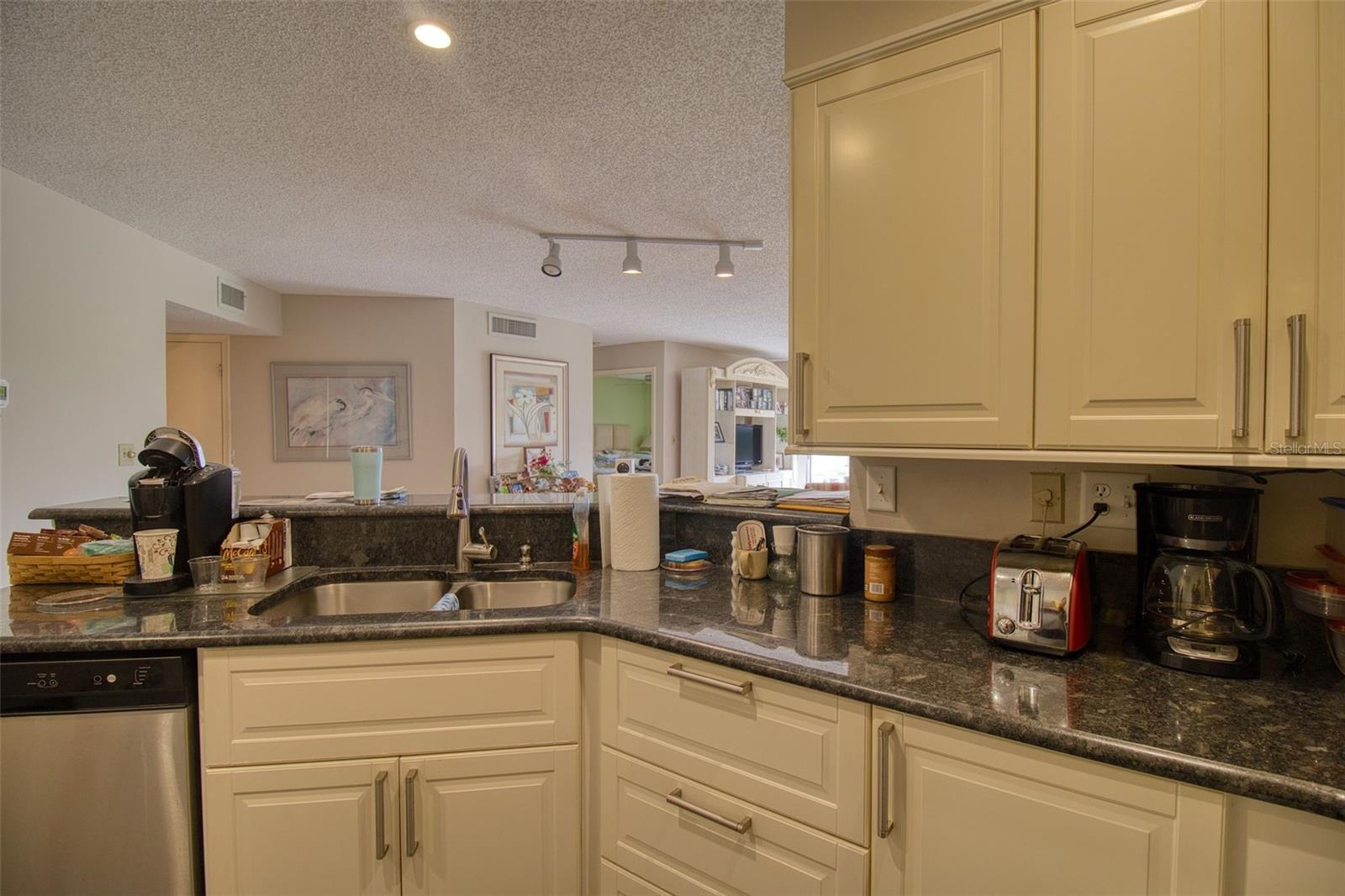 VISTA VERDE - Residential Lease