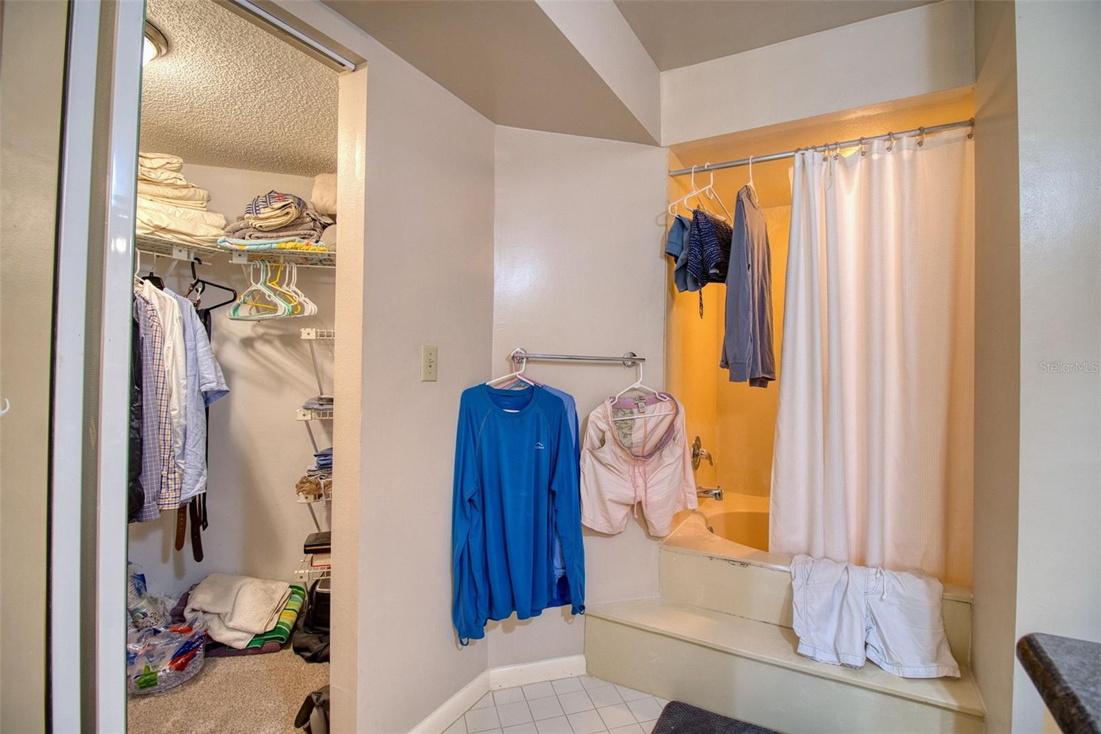 VISTA VERDE - Residential Lease