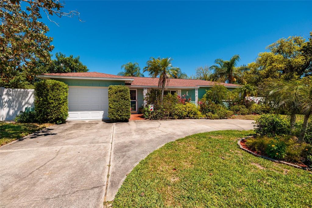 Photo of 11623 84th Avenue, Seminole, FL 33772 (MLS # TB8498071)