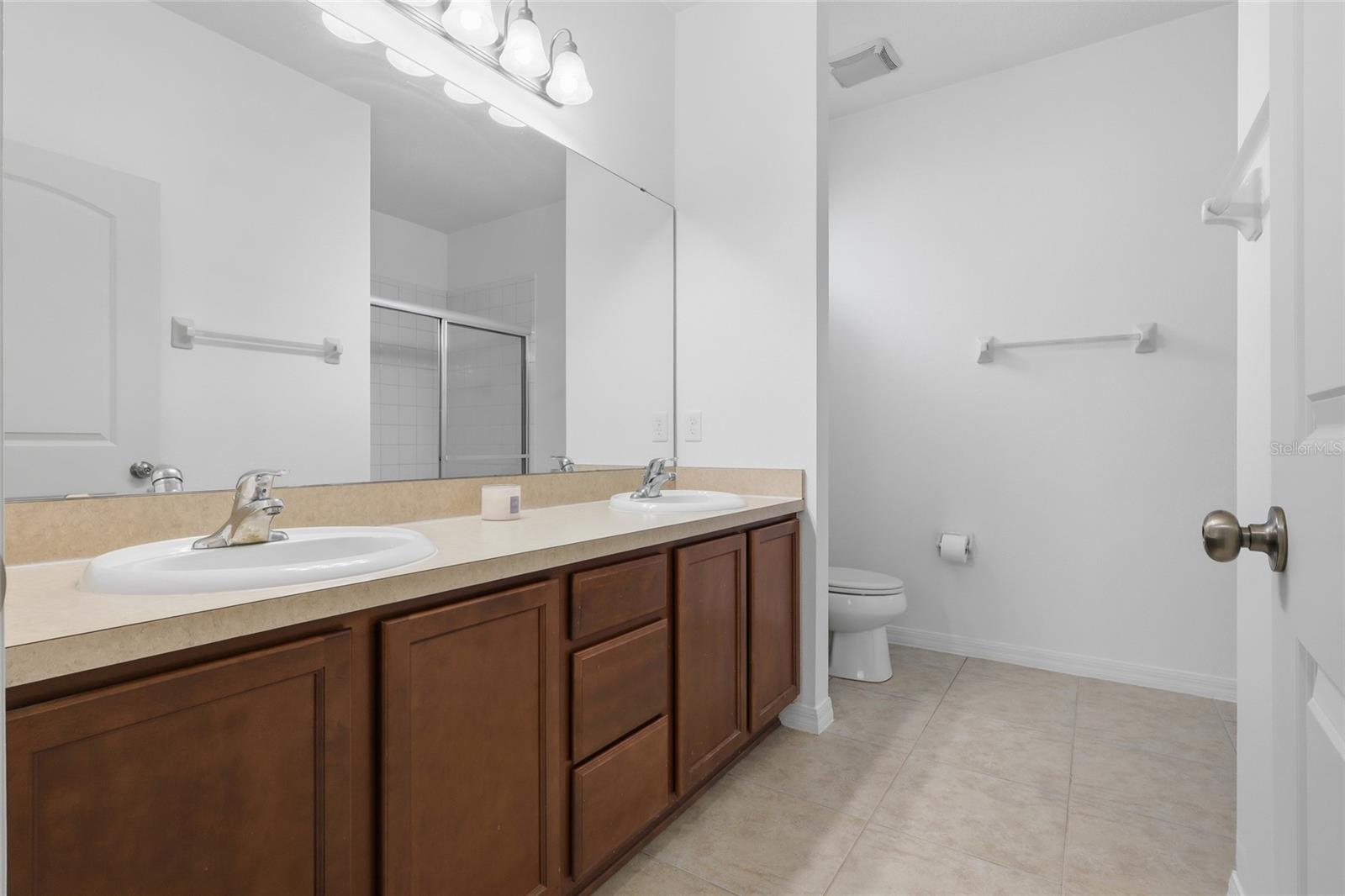 ASHTON OAKS - Residential
