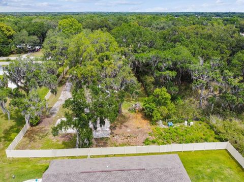 A home in LAKELAND