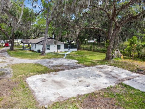 A home in LAKELAND