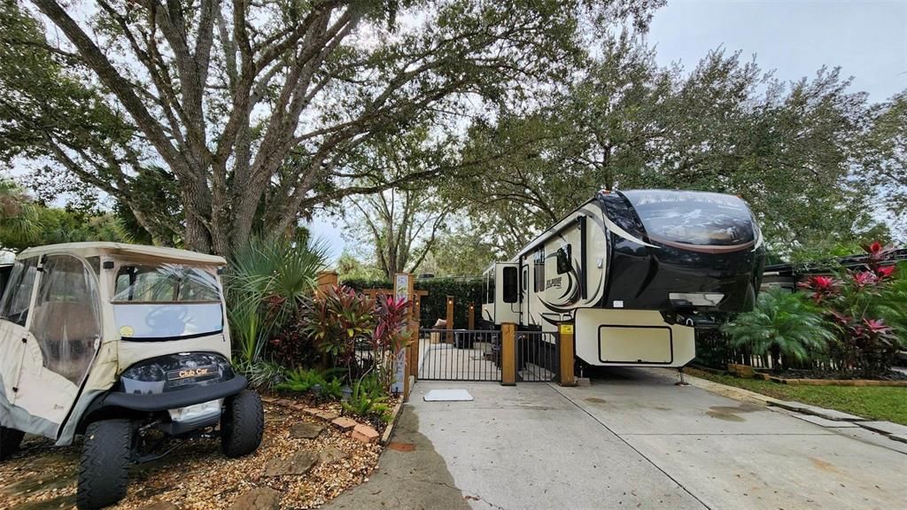 Photo of 219 APPALOOSA TRAIL, LAKE WALES, FL 33898 (MLS # U8182610)