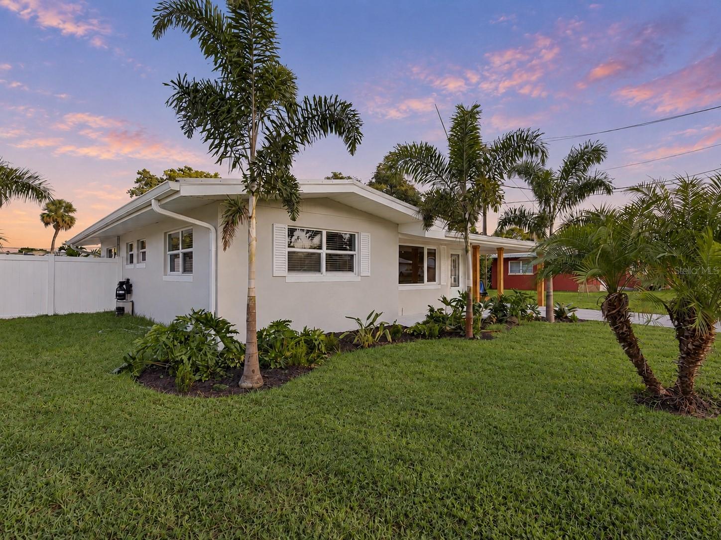 3657 KELLY STREET, FORT MYERS, FL, 33901/$359,000 2 3657 KELLY STREET