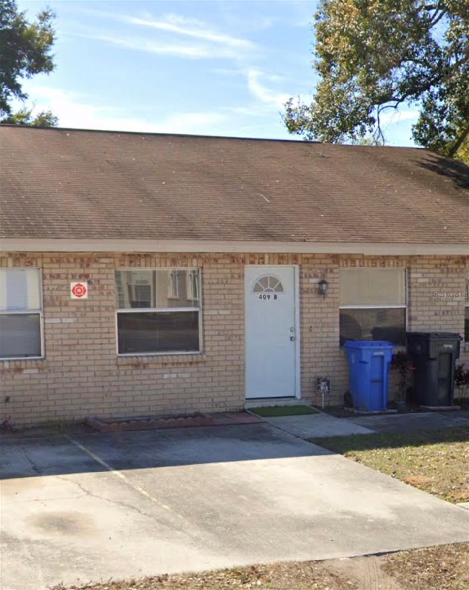 Cute and Cozy in the Heart of Brandon! 1 bedroom, 1 bath unit of a triplex, with inside laundry hook-up. Nice size fenced backyard! The unit has all neutral colors. Best of all is the LOCATION, LOCATION, LOCATION!! Short distance to stores, restaurants, and just a few miles (about 10 minutes) to I-75 and I-4; you will be in Tampa in about 10 to 15 minutes, 45 minutes to gorgeous Florida Beaches, Disney/Orlando and many other amusement parks! About a mile away from Brandon Hospital and about 5 miles away from popular Brandon Regency Mall. Hurry! This one won’t last. Call today for your private showing. Available NOW!