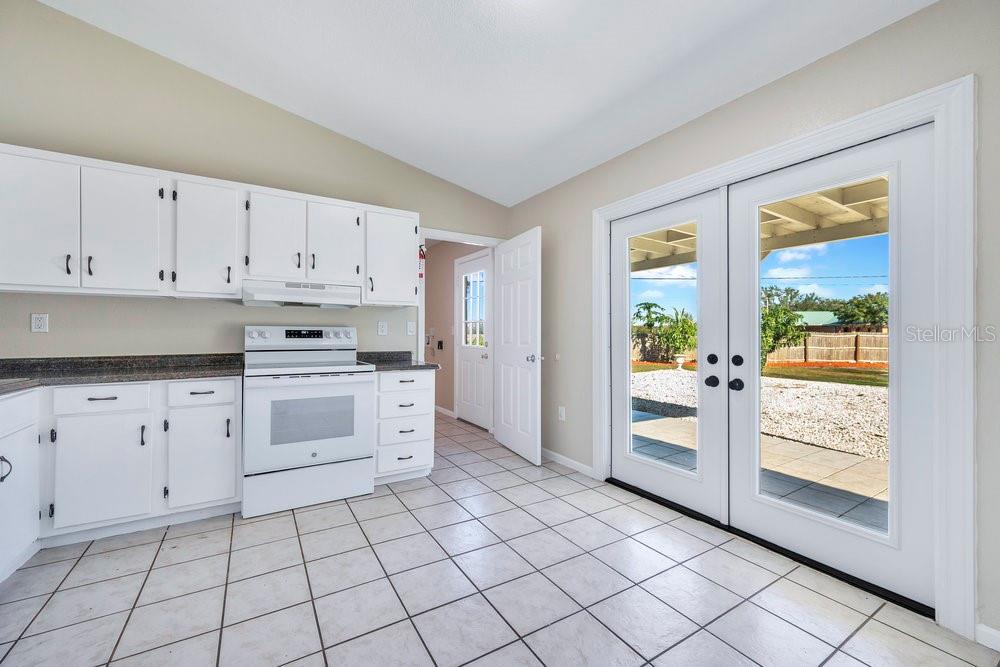 COUNTRY VILLAGE - Residential