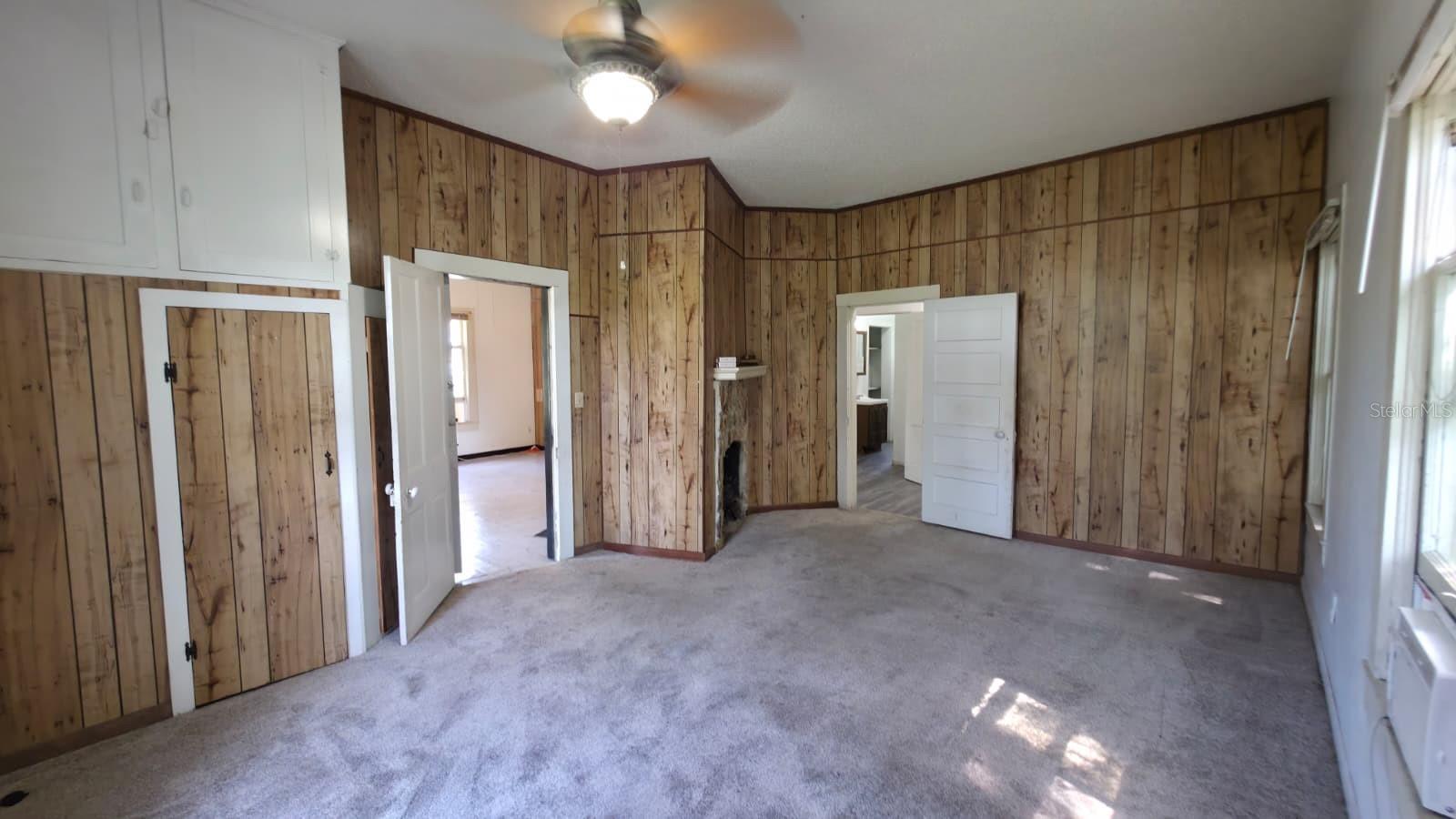 310 E NOBLE AVENUE