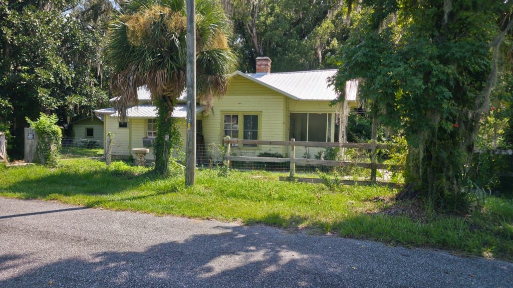 Photo of 310 E Noble Avenue, Bushnell, FL 33513 (MLS # O6441139)