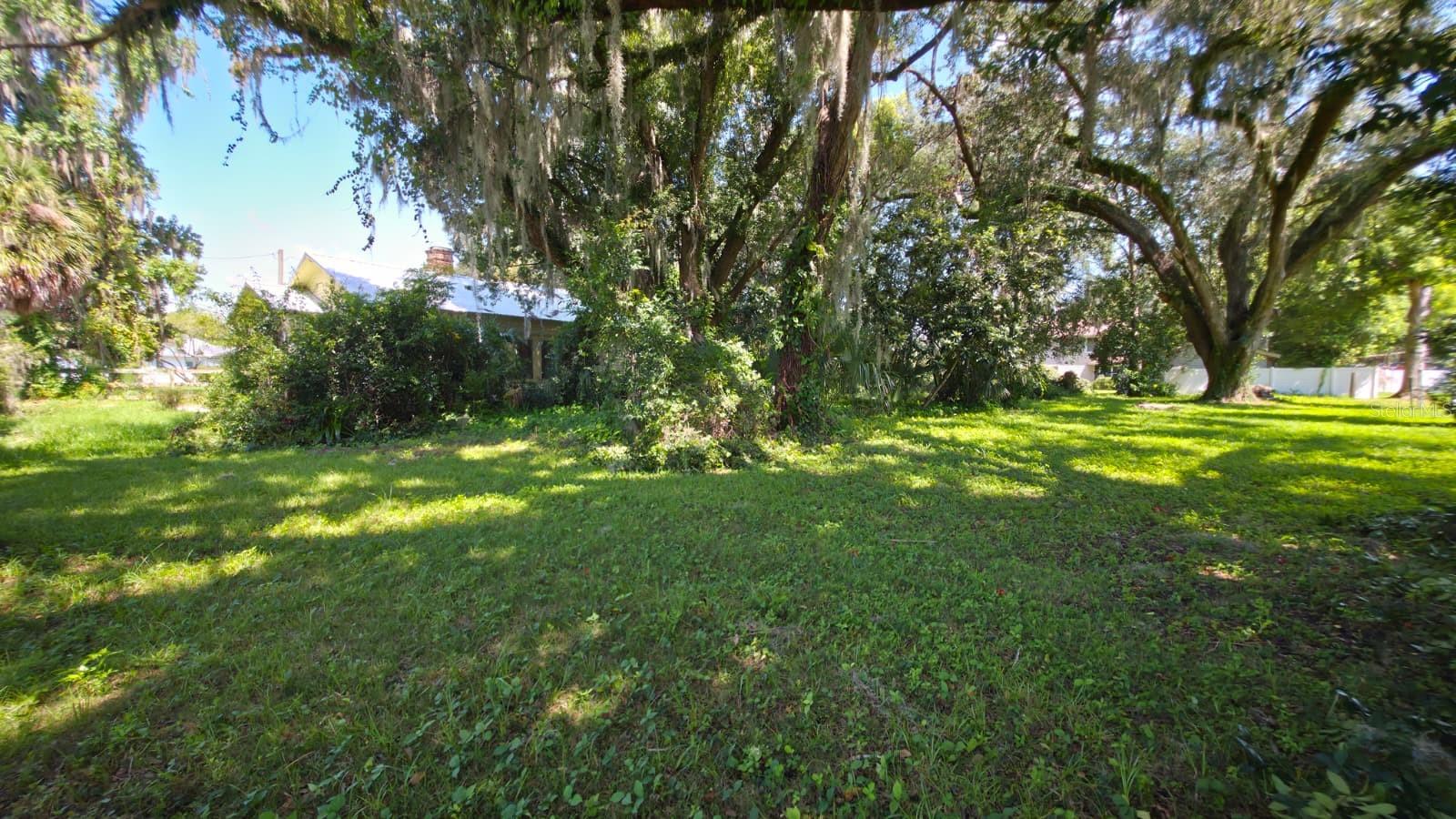 310 E NOBLE AVENUE