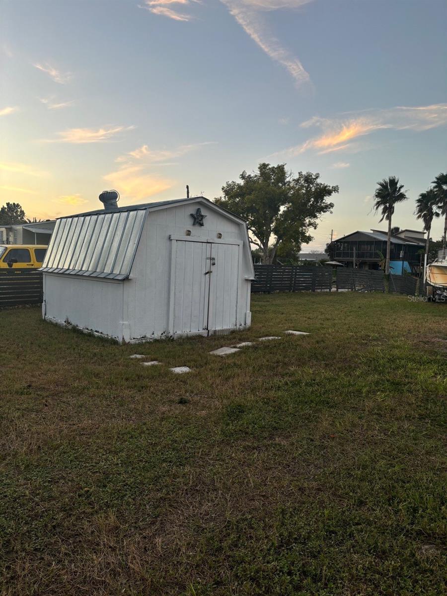 SUNSET ESTATES REPLAT PB 6 PG 104 BLK E LOT 8 - Land