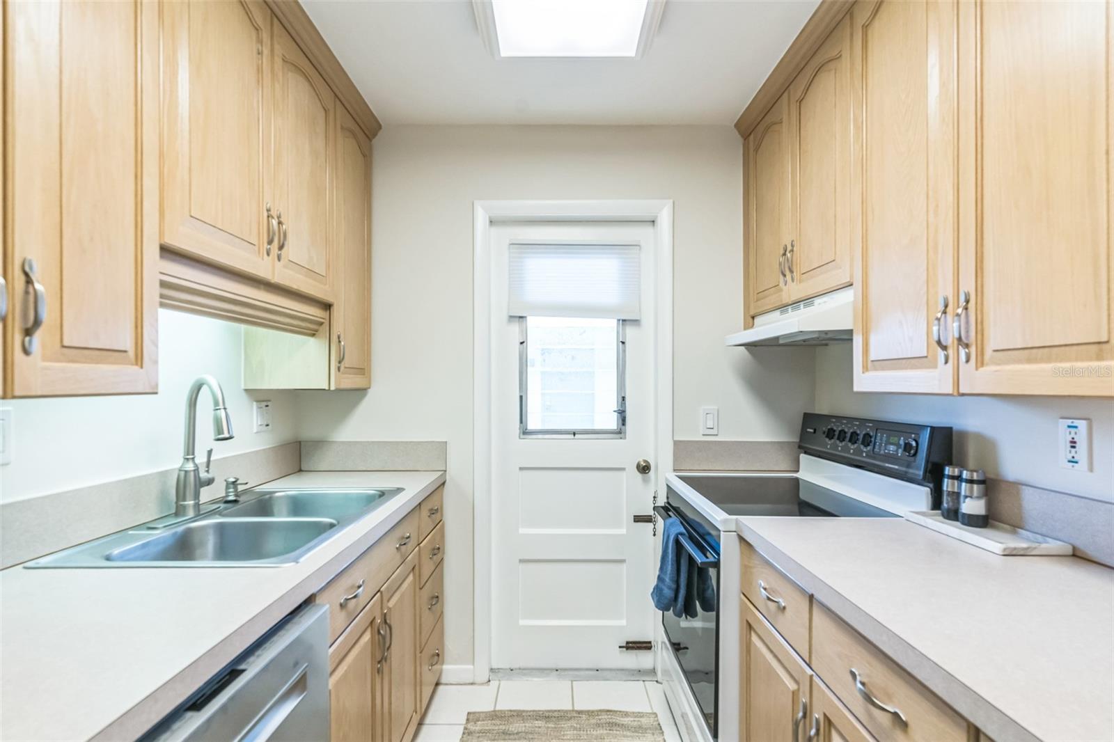 HAMPSHIRE HOUSE - Residential Lease