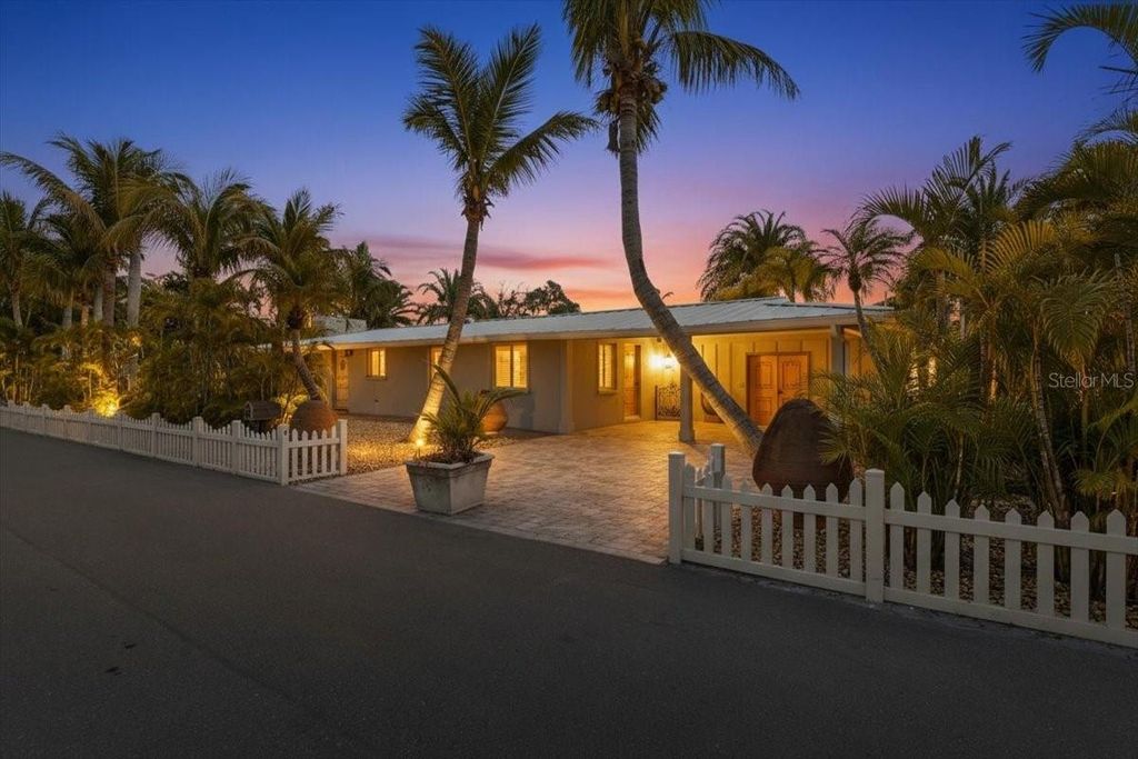 Photo of 834 Jungle Queen Way, Longboat Key, FL 34228 (MLS # A4682236)