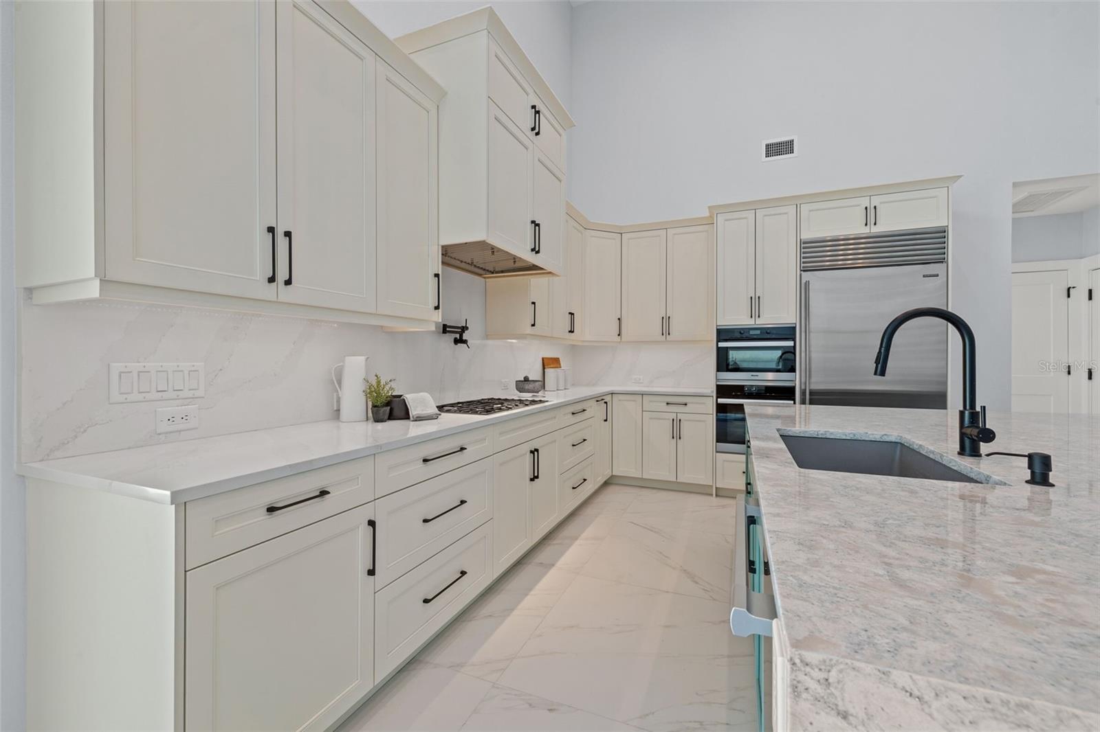 BELLEAIR BEACH YACHT CLUB ESTATES - Residential