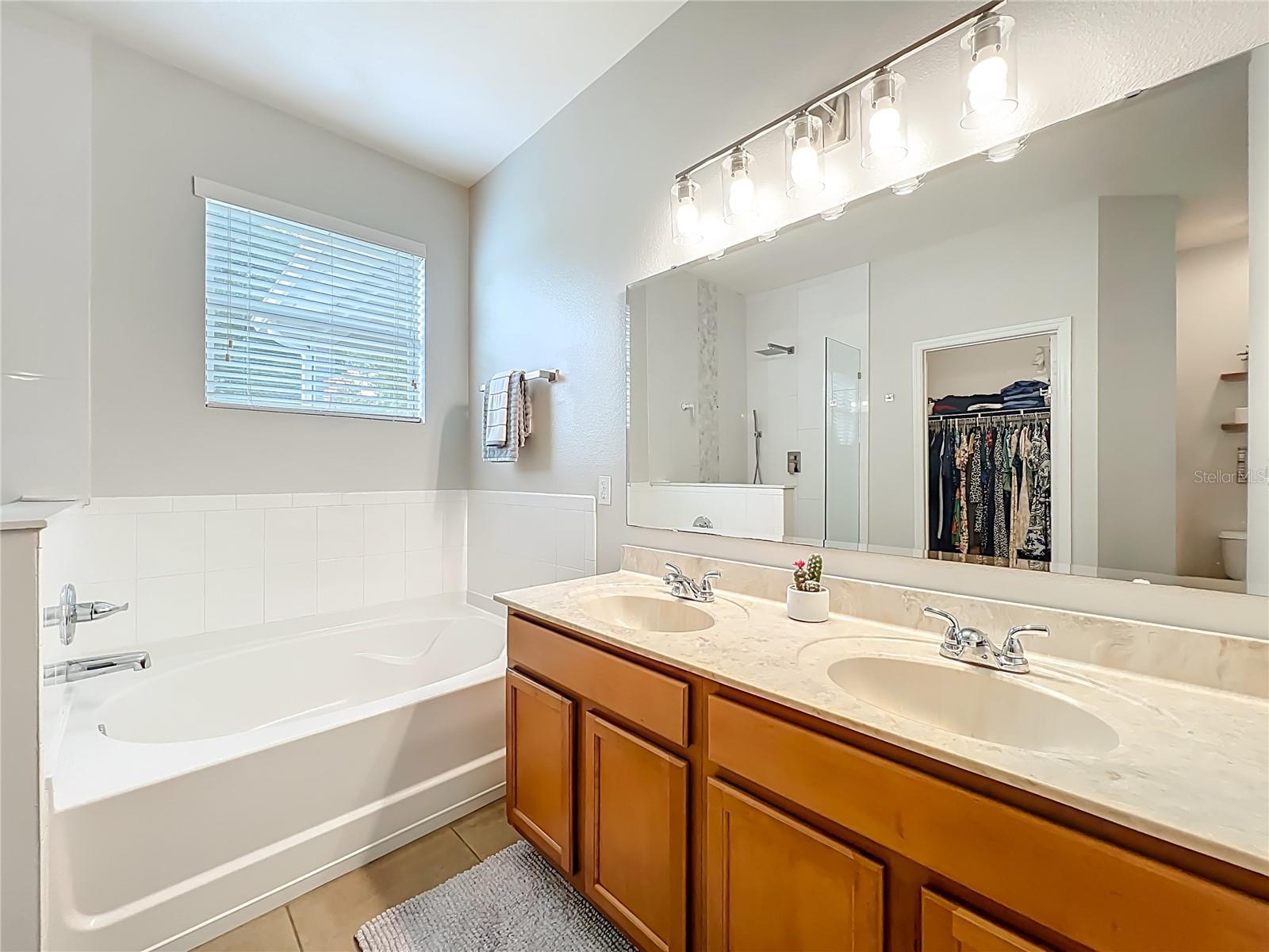 ROCK SPRINGS RIDGE PHASE VI-B - Residential