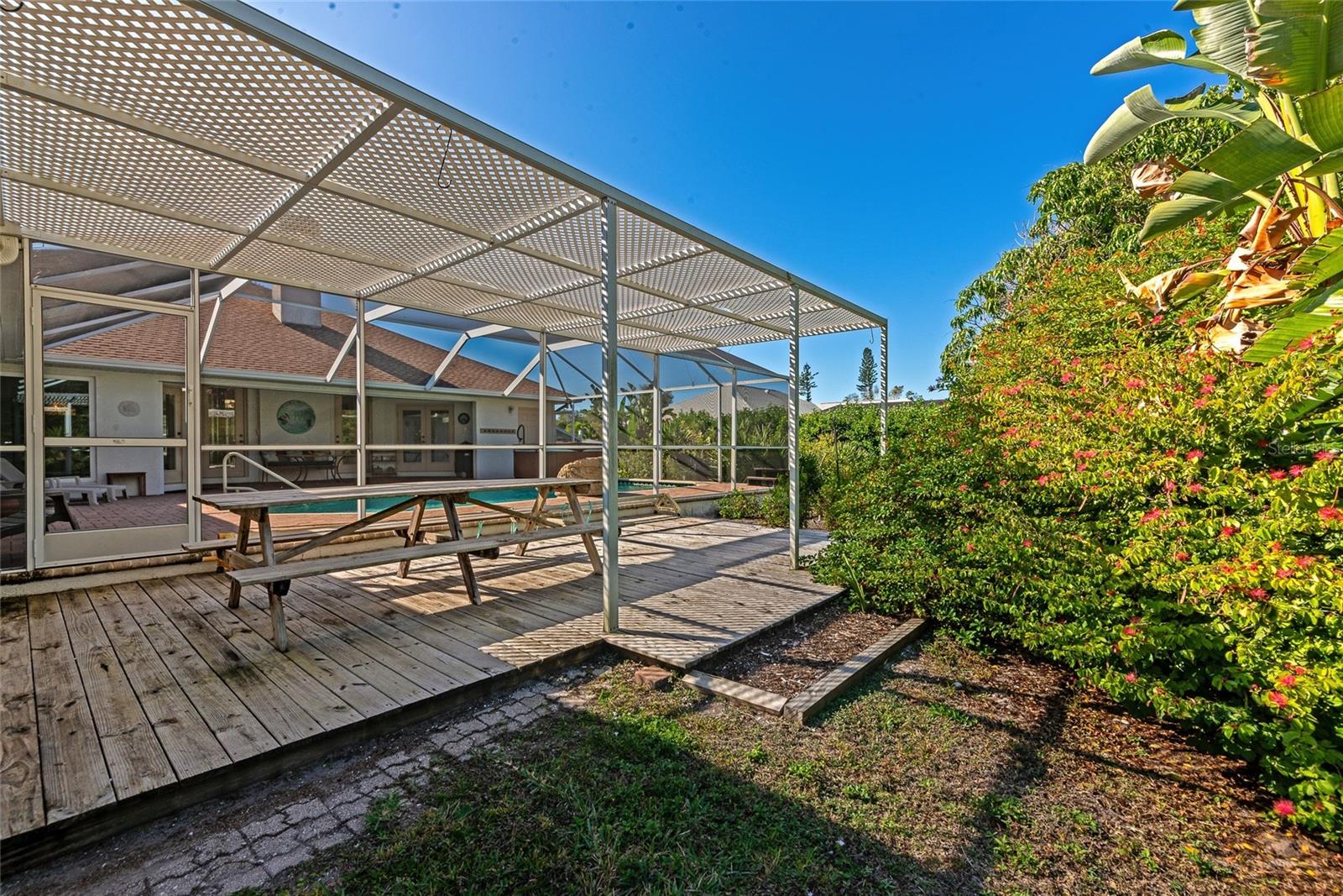 MANASOTA GARDENS - Residential