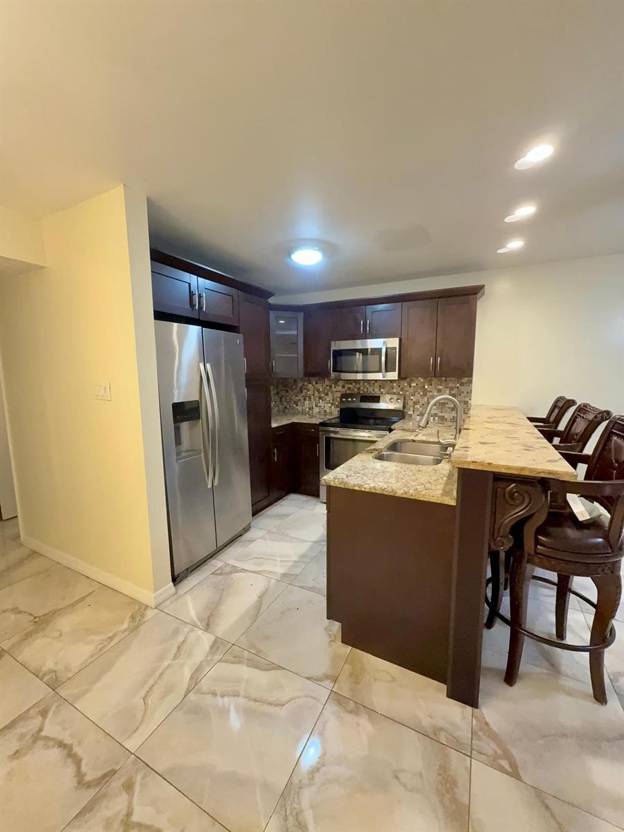 9109 W HILLSBOROUGH AVENUE J109