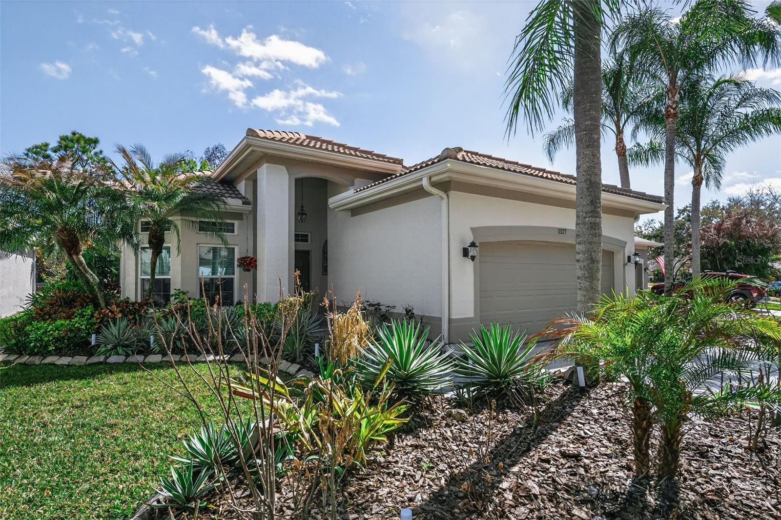 1527 WOODSTREAM DRIVE