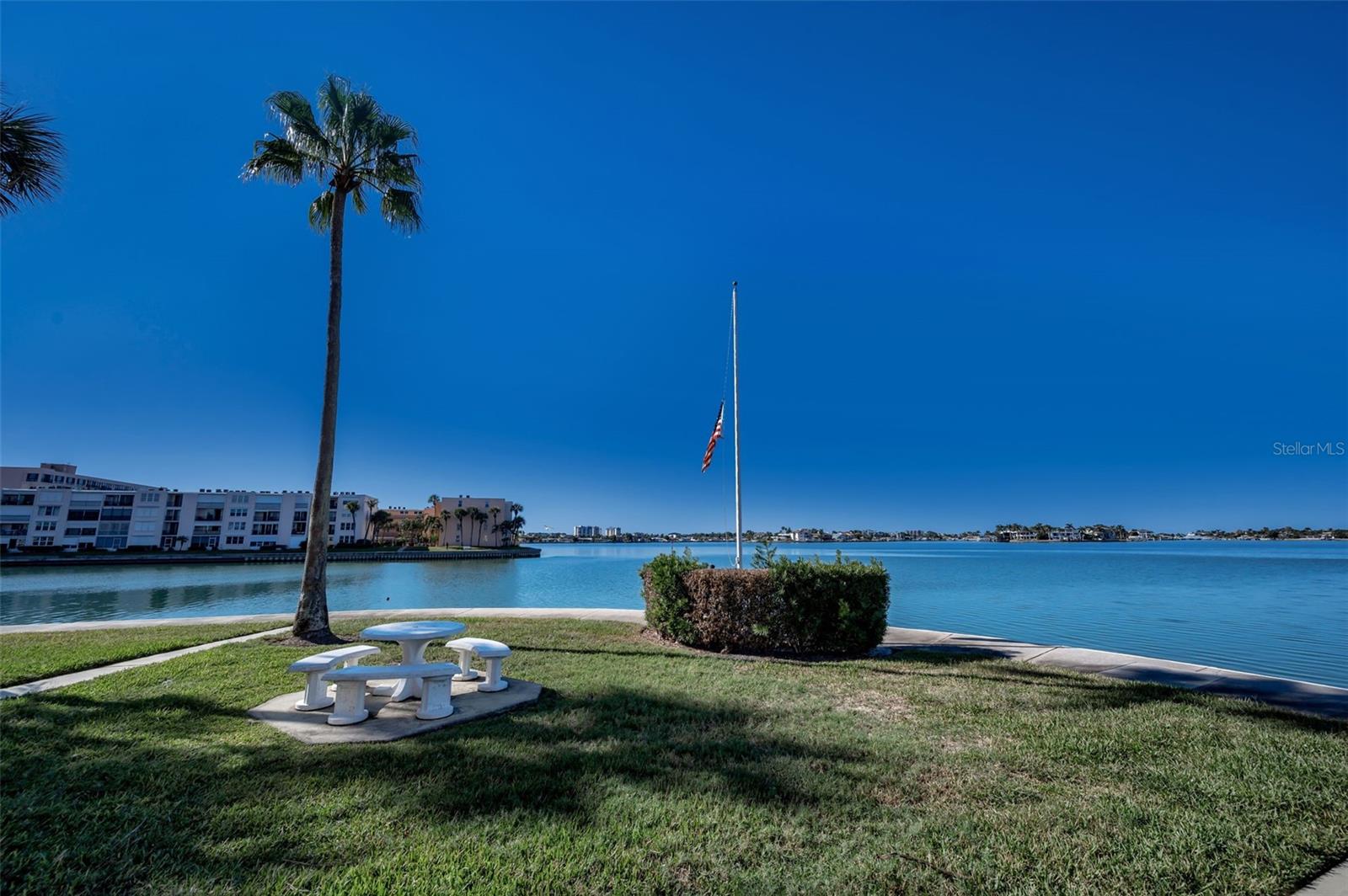 BAY ISLAND - Residential