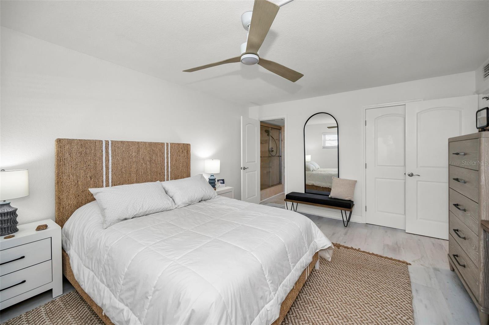 BAY ISLAND - Residential