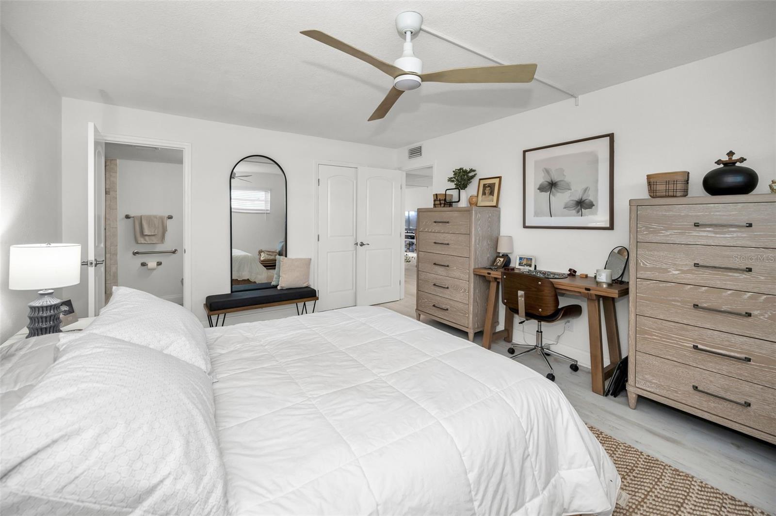 BAY ISLAND - Residential