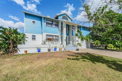 A home in PALM HARBOR