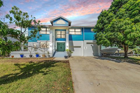 A home in PALM HARBOR