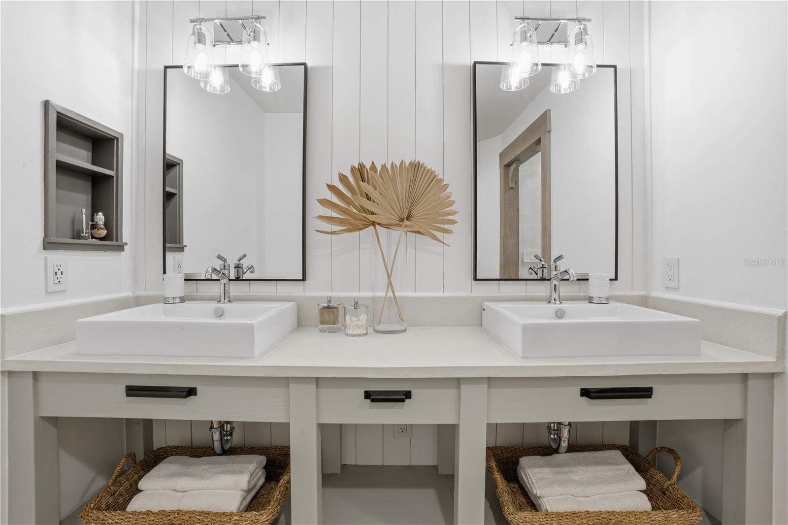 ANCHOR VILLAS/LK MIONA - Residential