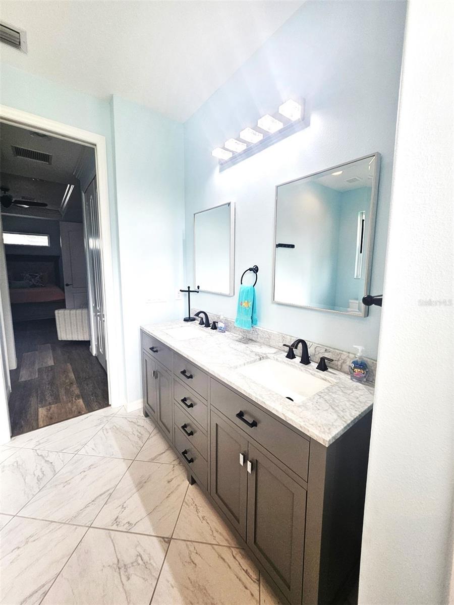SOUTH VENICE - Residential Lease