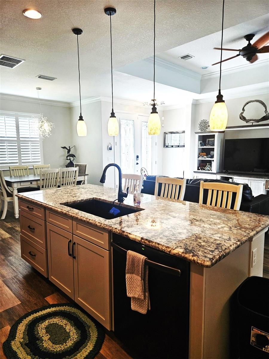 SOUTH VENICE - Residential Lease